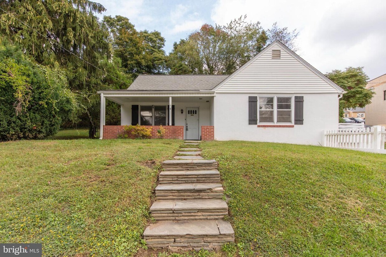 6 Lakeside Ave, Berwyn, PA 19312 House Rental in Berwyn, PA