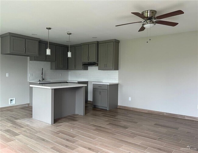 Foto del edificio - 820 Redwood Ave