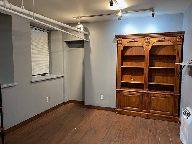 Bedroom - 12 Wigglesworth St