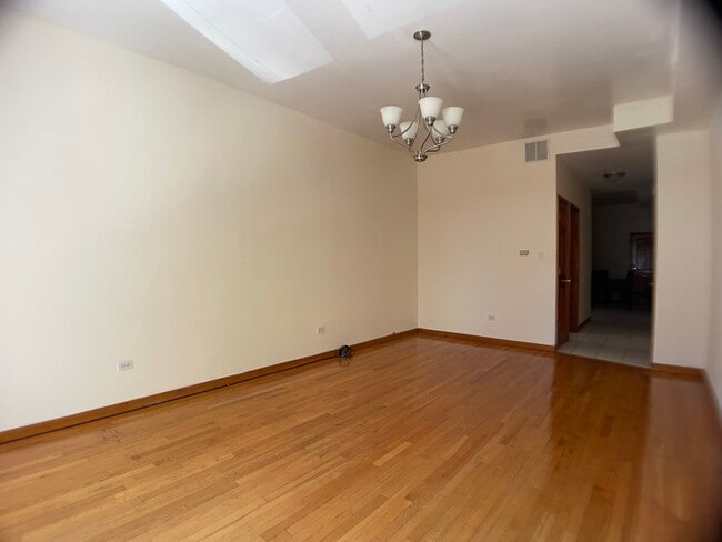 Building Photo - 2856 W Lyndale St