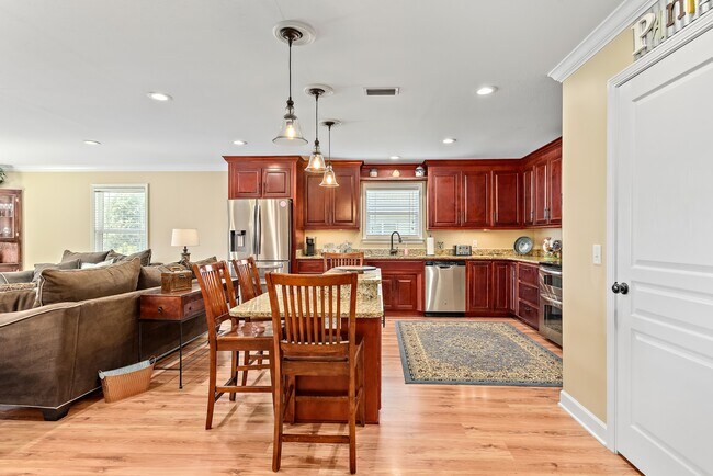 Building Photo - 304 Squirrel Hollow