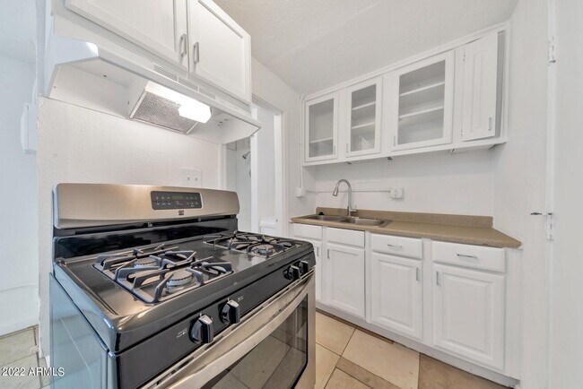 Building Photo - 909 S 35th Ave