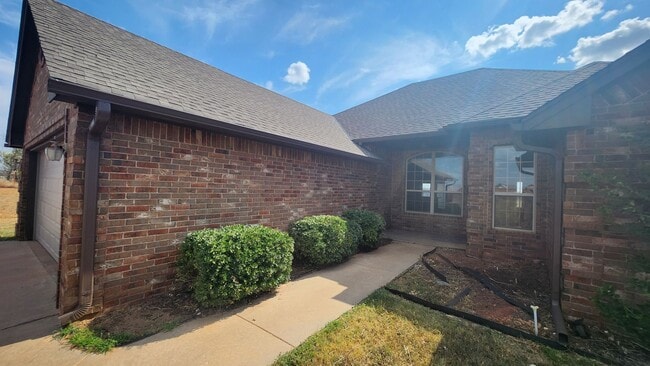 Building Photo - Country Home in Fletcher, OK