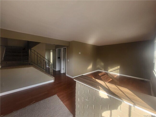 Building Photo - 40 Red Barn Ln