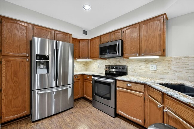 Building Photo - 2711 Summerview Way