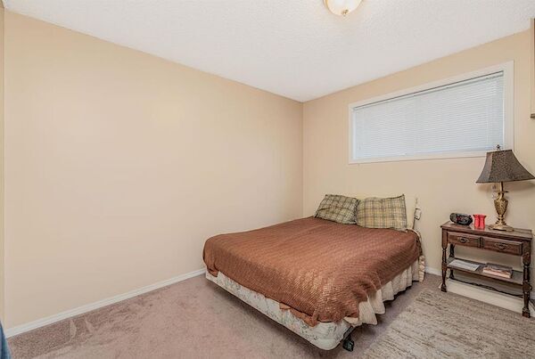 Photo du bâtiment - Convenient 2 Bedroom/1 Bath Basement Suite in unmatchable Inglewood! (IP638B)