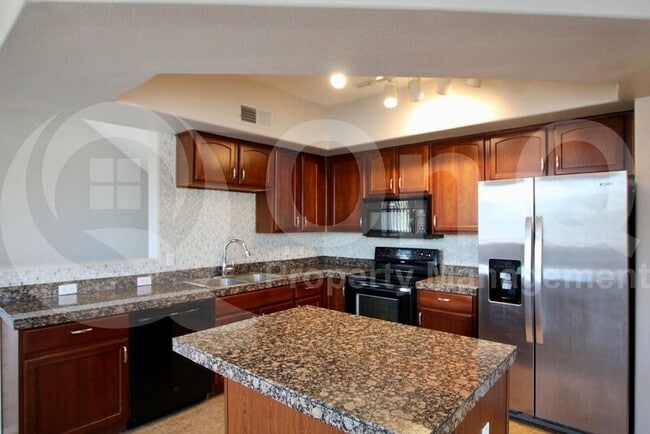 Building Photo - 2401 E Rio Salado Pkwy