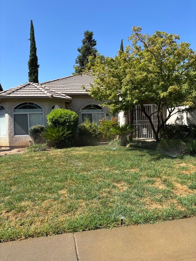 Foto principal - 1586 E Granada Ave