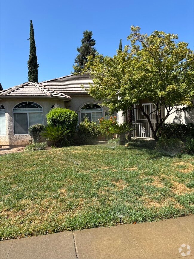 Building Photo - 1586 E Granada Ave
