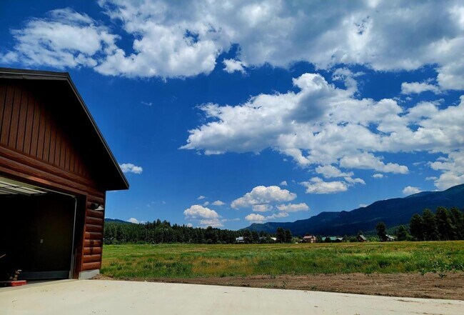 Building Photo - 401 Alpine Dr. Unit B