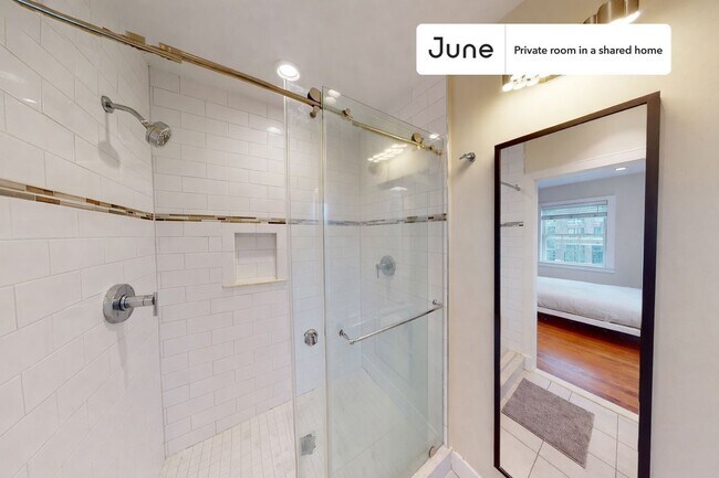 Foto del edificio - Room in Shared 3 bed/3 bath home