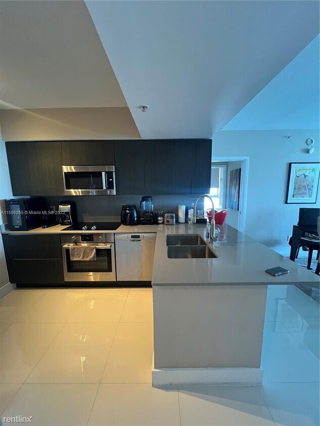 Foto principal - 3 br, 2 bath House - 335 S Biscayne Blvd A...