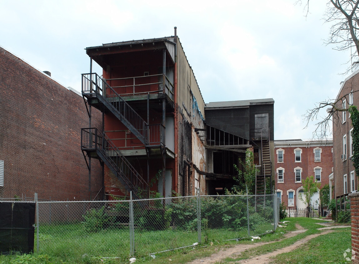Building Photo - 1010 Dekalb St