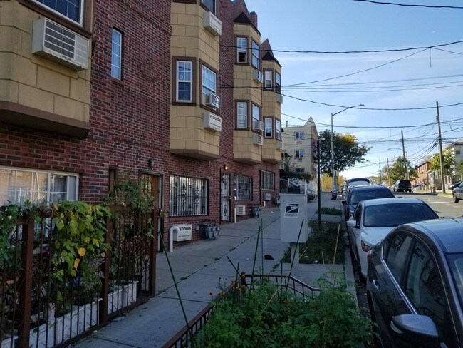 Foto del edificio - 1494 Hicks St