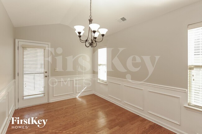 Foto del edificio - 432 Parkstone Dr