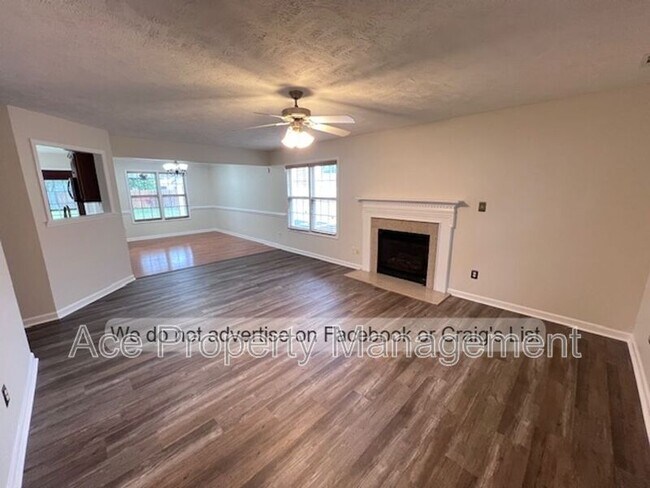Building Photo - 2826 Aristocrat Ln