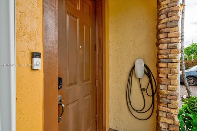 Foto del edificio - 1010 NW 102 Ct