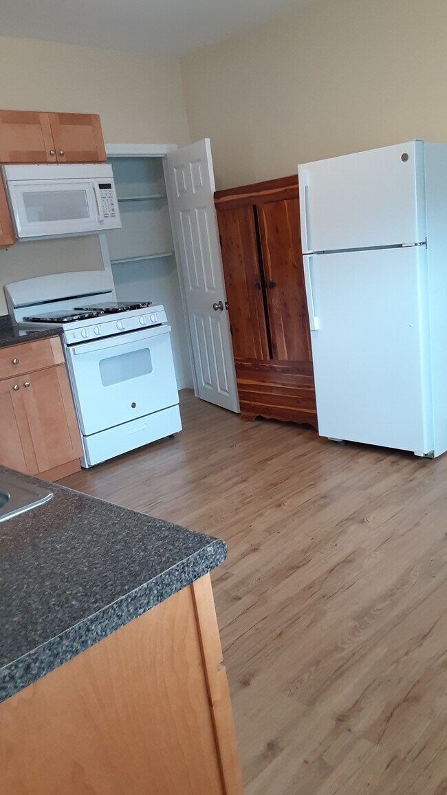 Kitchen - 219 Washington St