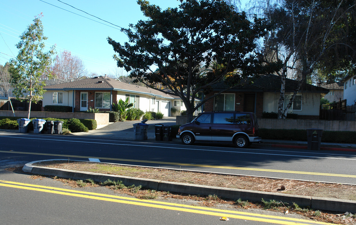Primary Photo - 257-259 Calderon Ave