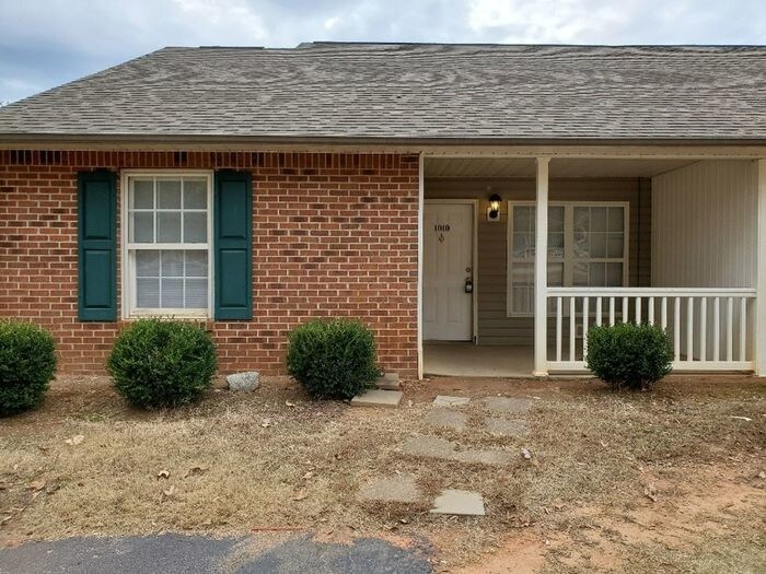 1010 Wildwood Ln, Spartanburg, SC 29301 Apartment for Rent in