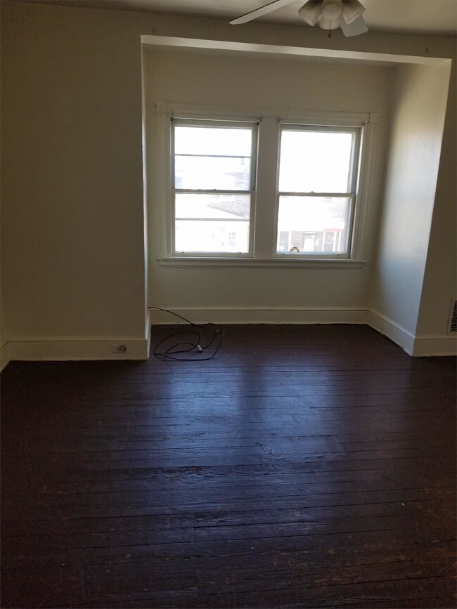 Building Photo - 408 W 25th St