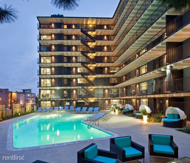 Foto del edificio - 890 Dexter St