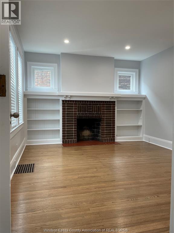 Building Photo - 1496/1498 GILES East Unit# UPPER