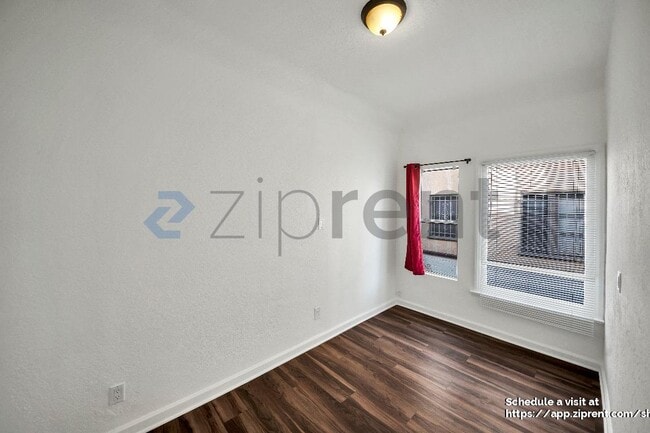 Foto del edificio - 2818 S Bronson Ave