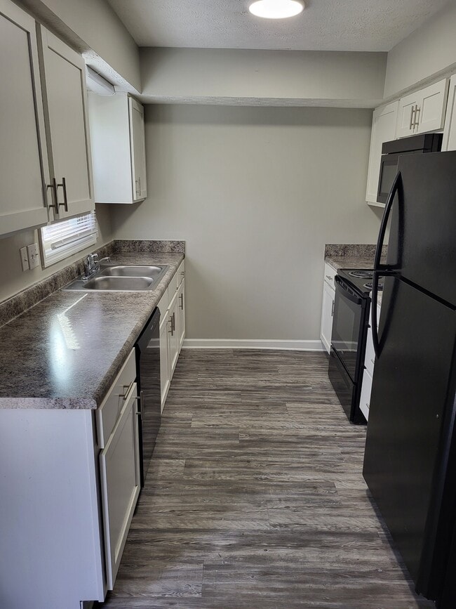 Building Photo - 313 Churchill Dr