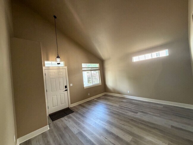 Building Photo - BEAUTIFUL 3 Bed | 2.5 Bath Home with Modern Updates, AC & 2-Car Garage