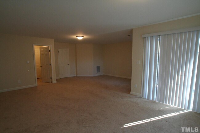 Building Photo - 304 Bally Shannon Way