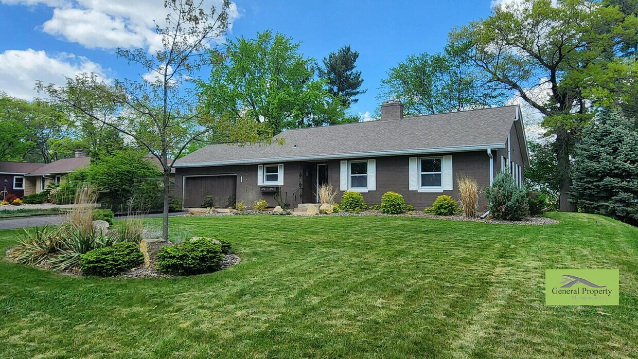 Primary Photo - Spacious 4-Bedroom Home with Bonus Office,...