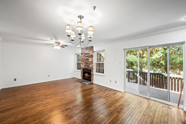 Foto del edificio - 1430 Redwood Ct