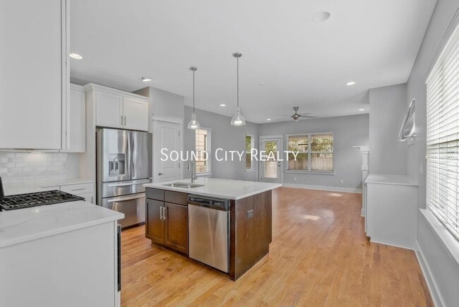 Photo - 5904 Carl Pl House