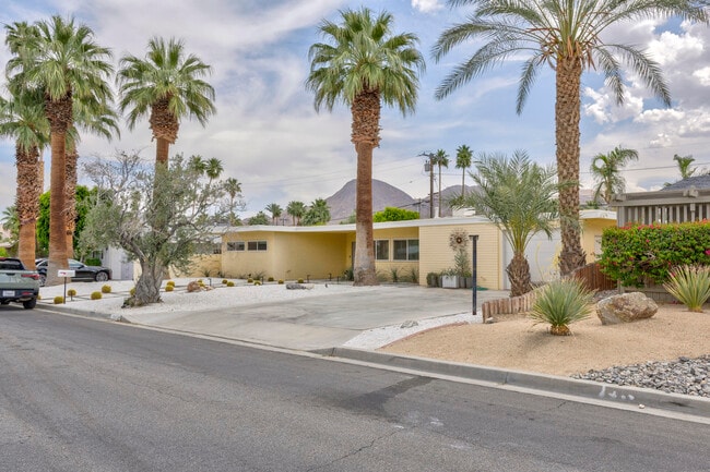 Foto del edificio - 74533 Peppertree Dr