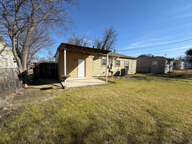 Foto del edificio - 1209 Shady Ln