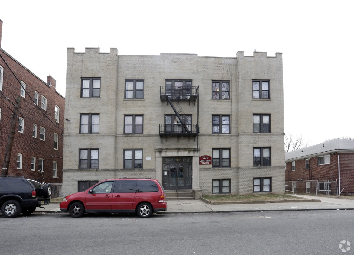 Building Photo - 18 40th St