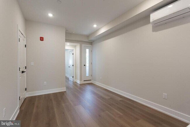 Foto del edificio - 3849 Fairmount Ave