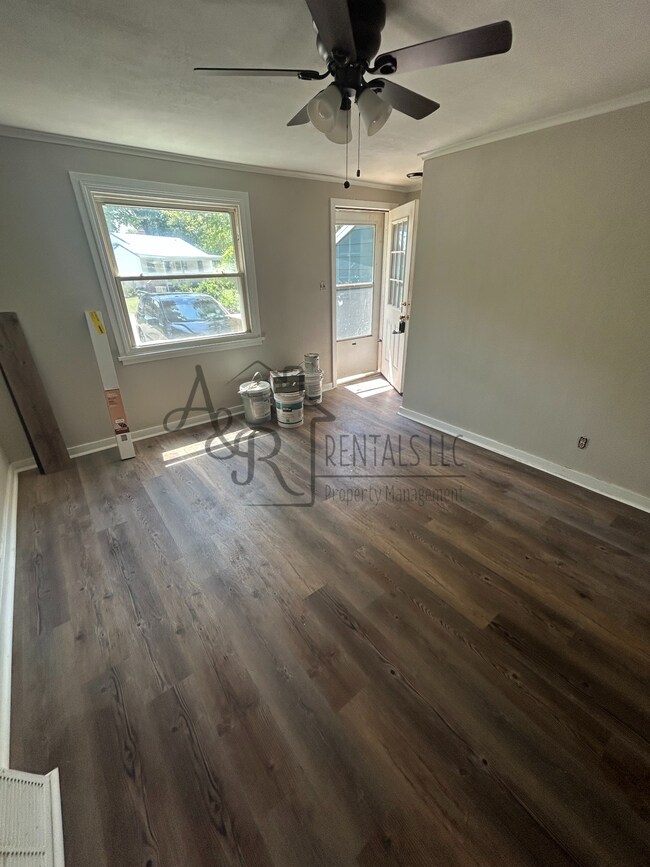 Foto del edificio - 484 Fieldcrest Dr
