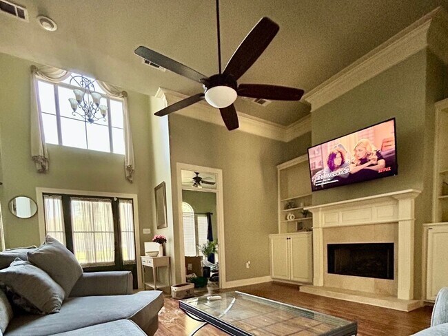Building Photo - Beautiful 3 Bedroom Single Family Home in ...