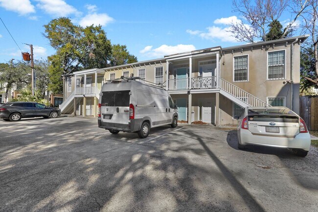 Building Photo - 702 Tattnall St