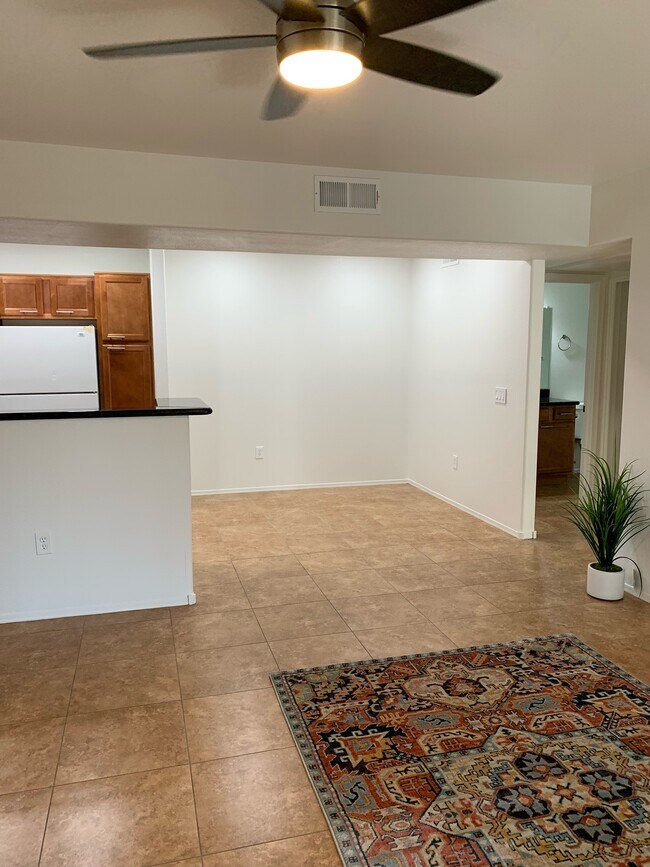 Foto del edificio - 1295 N Ash St