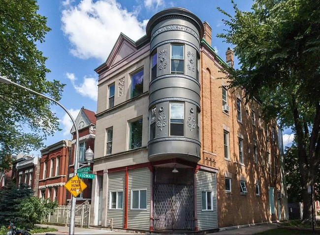 Building Photo - 901 N Fairfield Ave