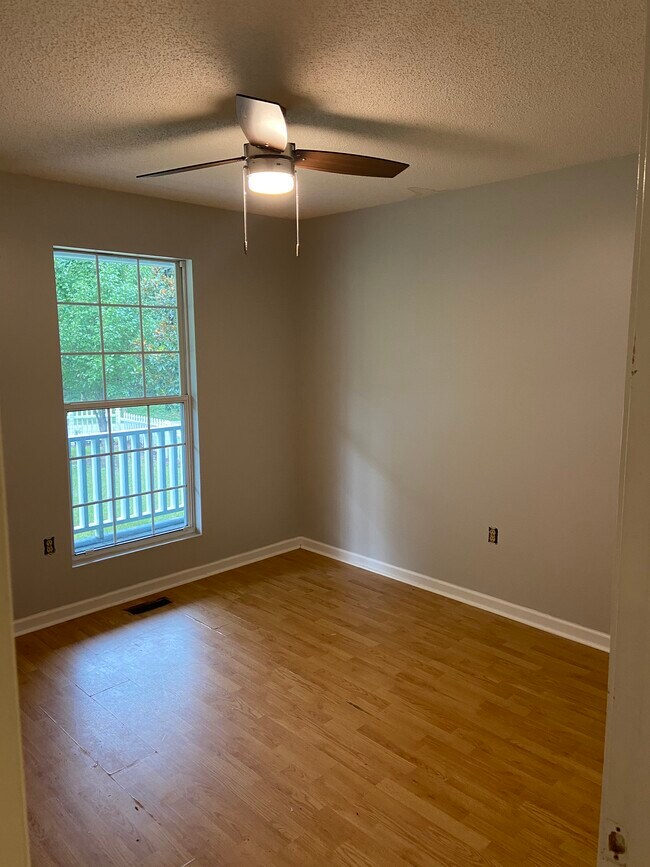 Building Photo - 144 Thurman Dr