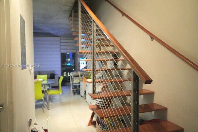 Foto del edificio - 690 SW 1st Ct