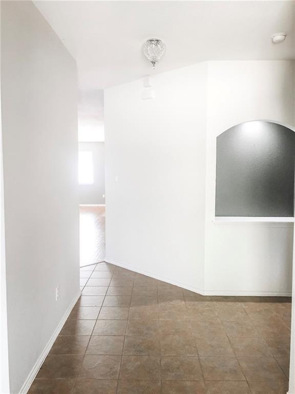Building Photo - 914 Washburn Dr