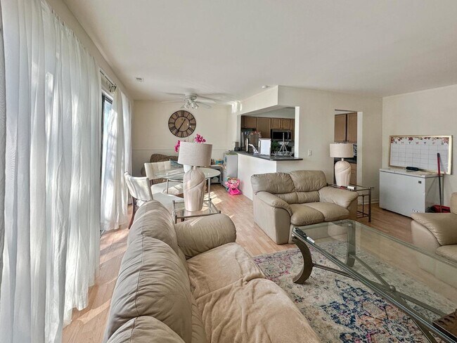 Foto del edificio - 209 W Ct of Shorewood