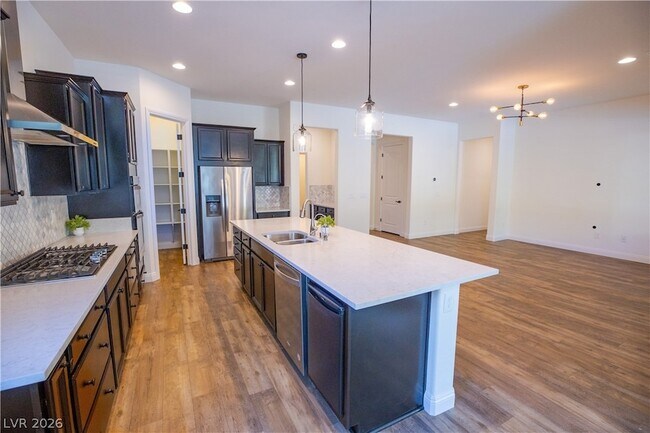 Building Photo - 11850 Saverio Ave