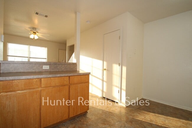 Foto del edificio - Summer Move In!!!