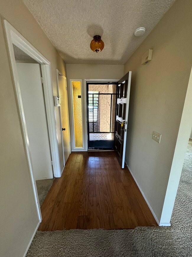 Foto del edificio - 330 Ivy Ln